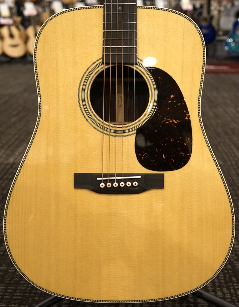 ナルト　MartinHD 28V【2015年製・美品】 2015 Martin HD-28V Vintage Series Acoustic - Natural