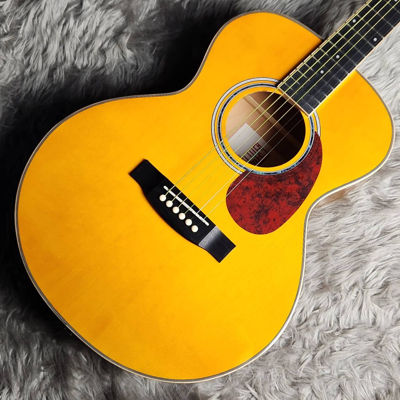 音音アコースティックギターSFG-20 音音 SFG-20｜小ぶりなボディに細めのネックで、初めてギターを弾く方