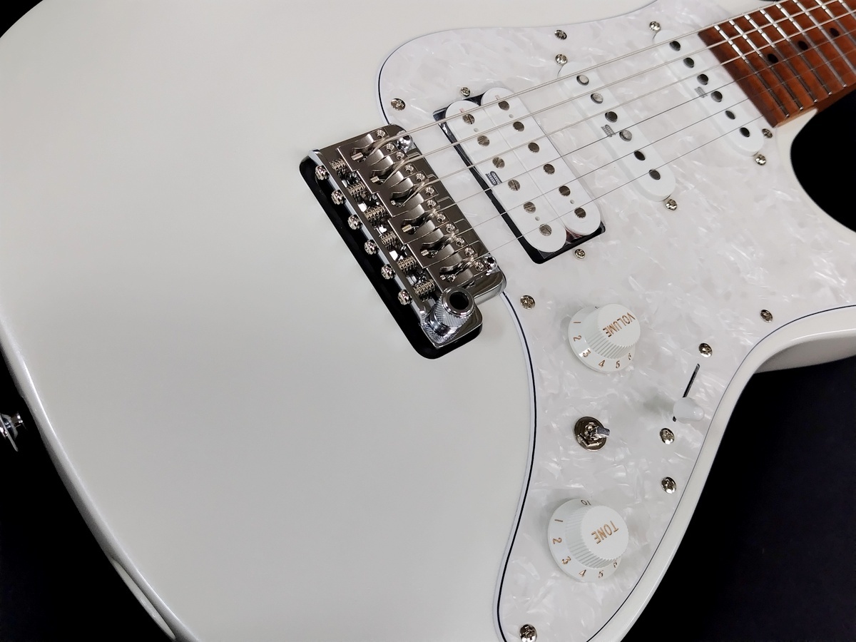 しろ Ibanez AZ2204 PW Pearl White（新品特価）【楽器検索デジマート】