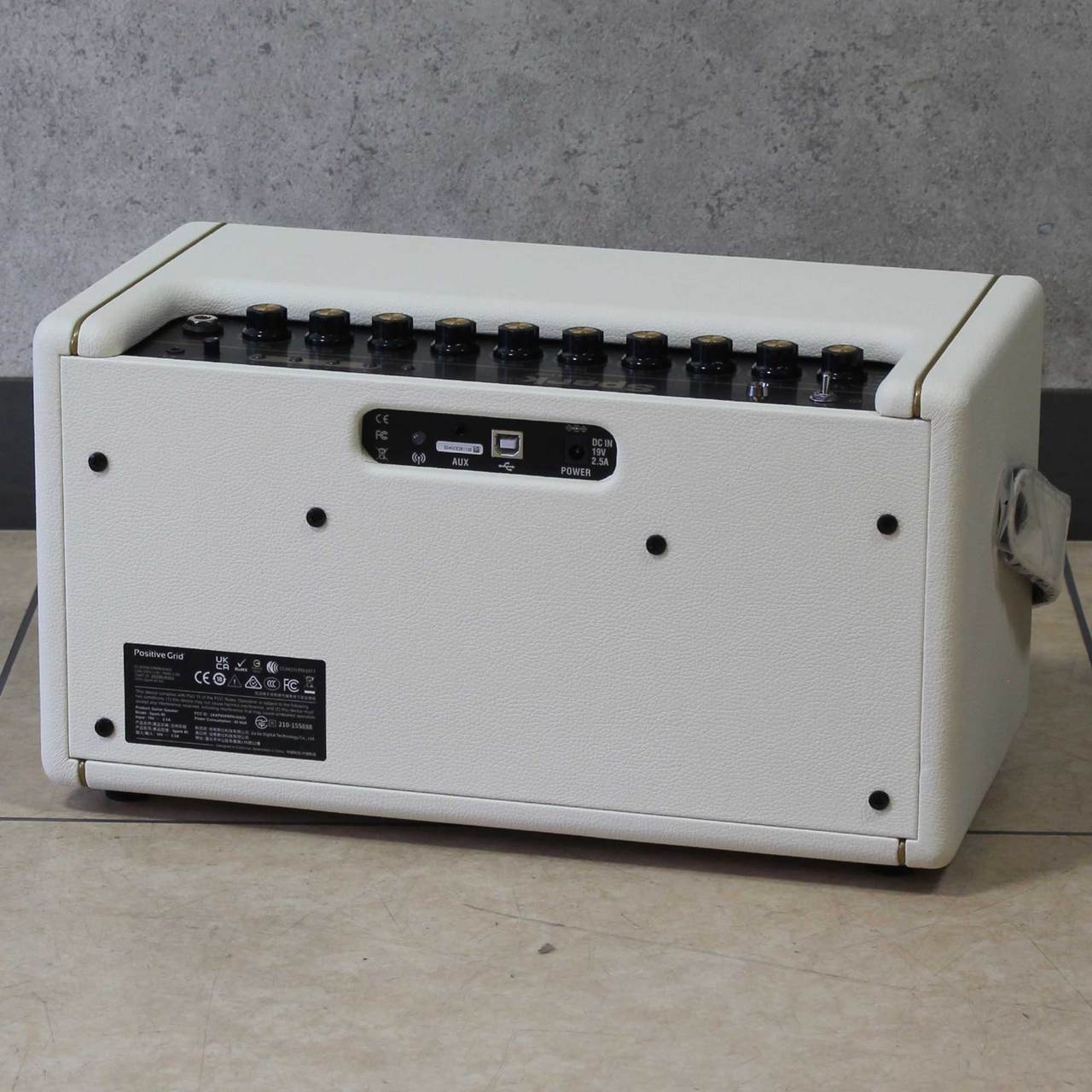 Positive Grid Spark 40 アンプ本体 Amazon.com: Positive Grid Spark 40-Watt Combo Practice