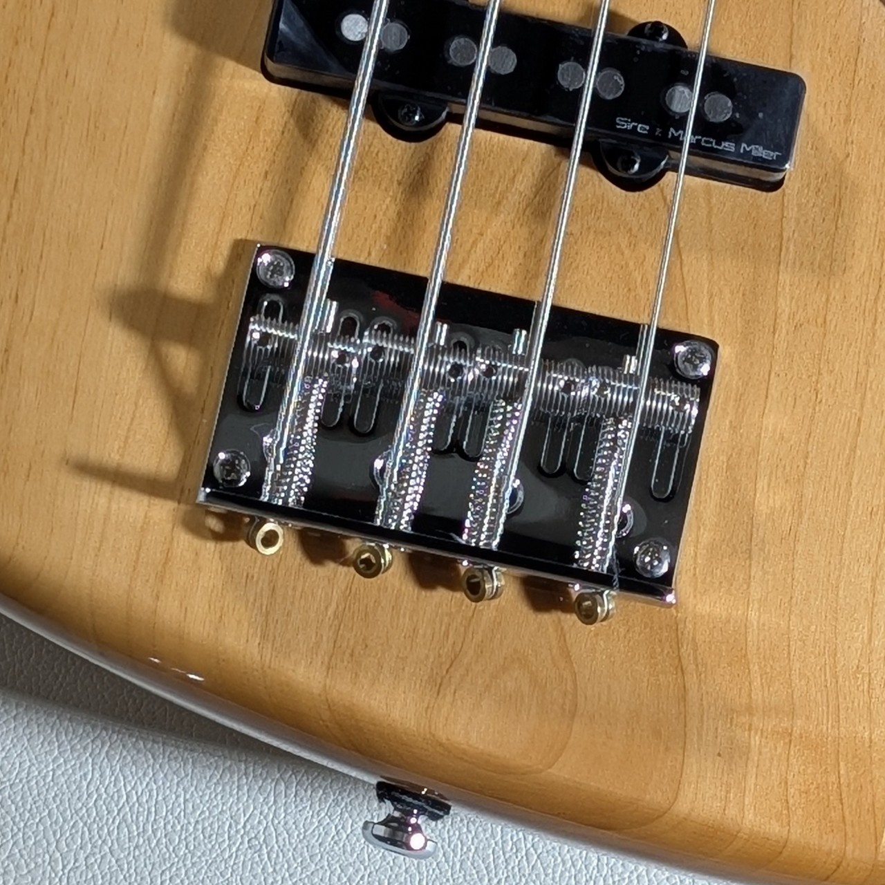 Sire Marcus Miller V7 Vintage Alder-4 New Gen -Natural