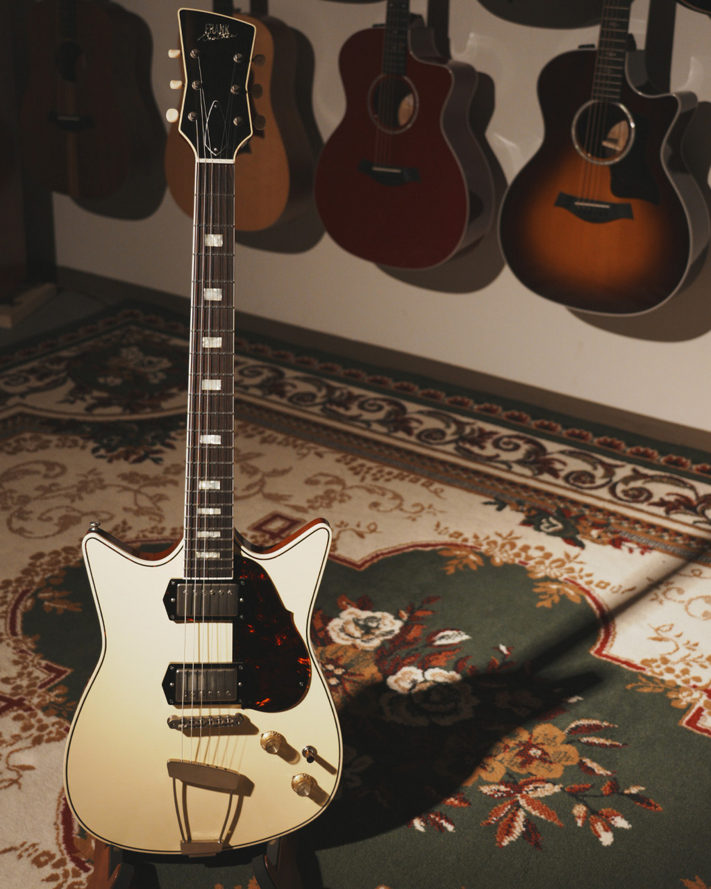 Frank Brothers 【試奏動画有】Arcade One Nicotine White 2025（新品