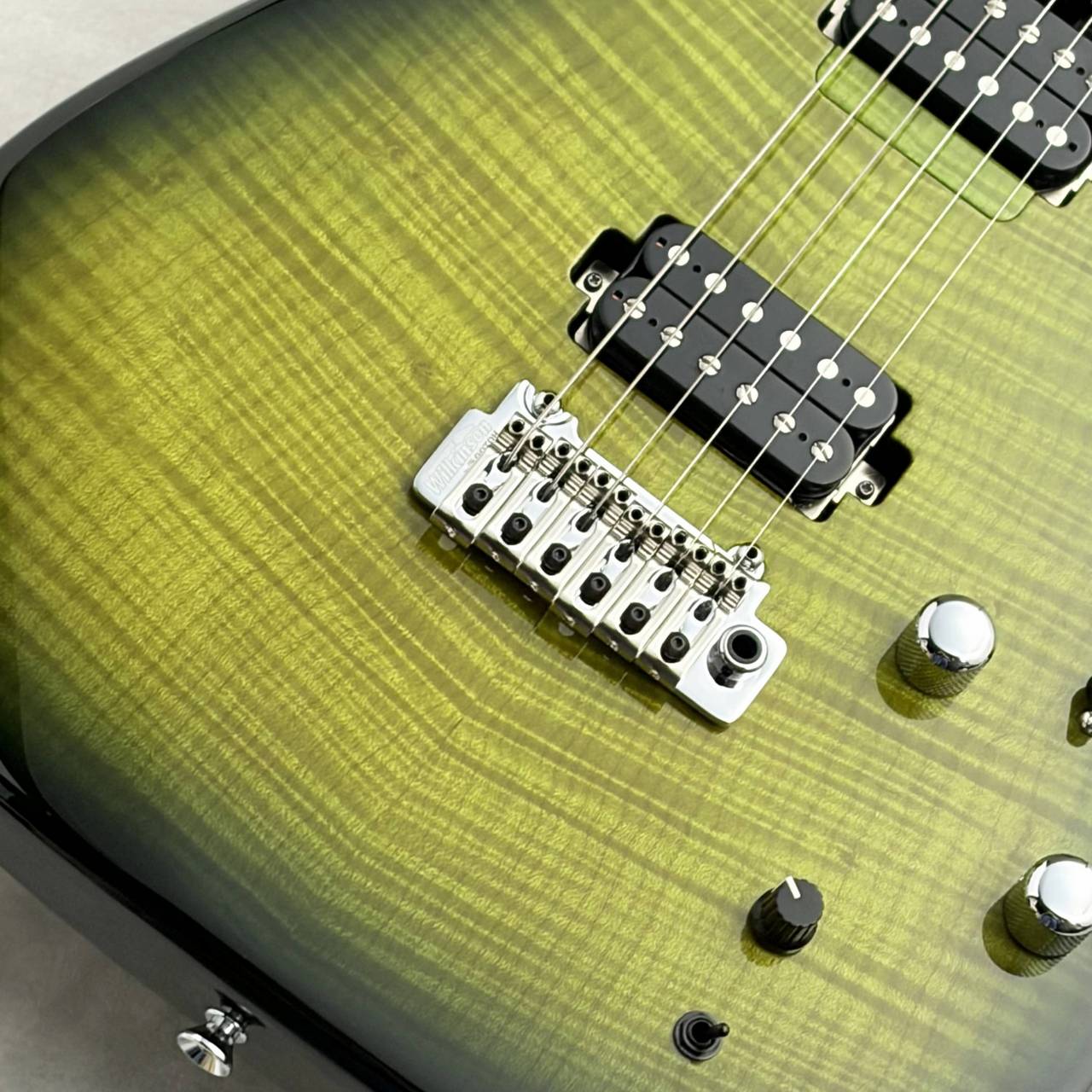 Kz Guitar Works Kz Versa 2H5 Flamed Maple Top -Lime Green Burst