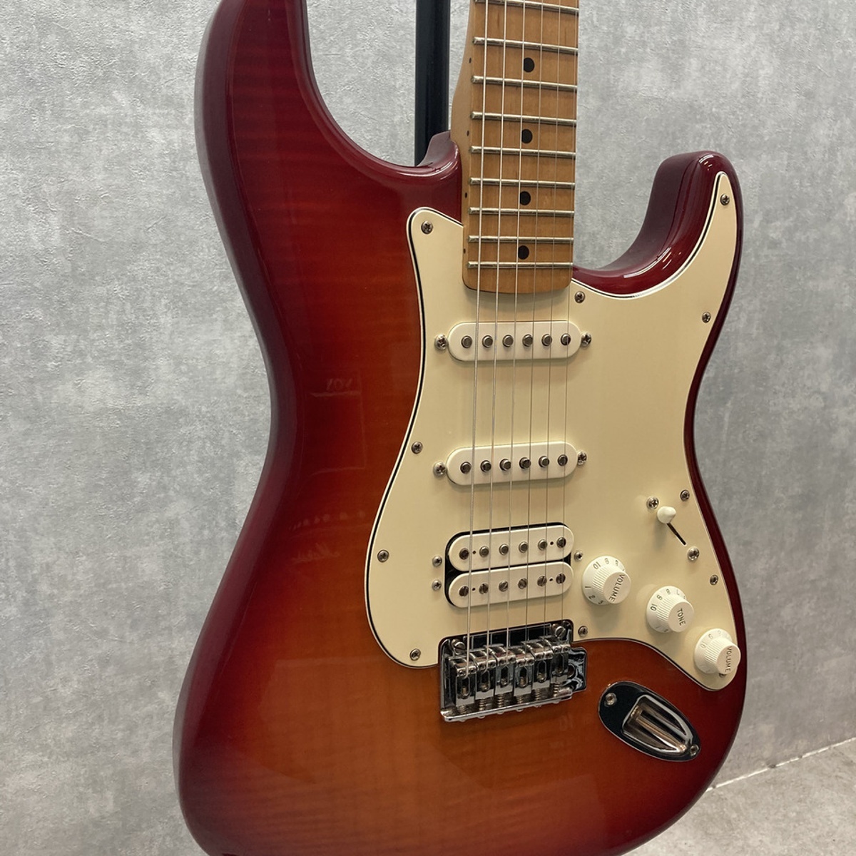 Fender Deluxe Stratocaster HSS Plus Top with iOS Connectivity 2015
