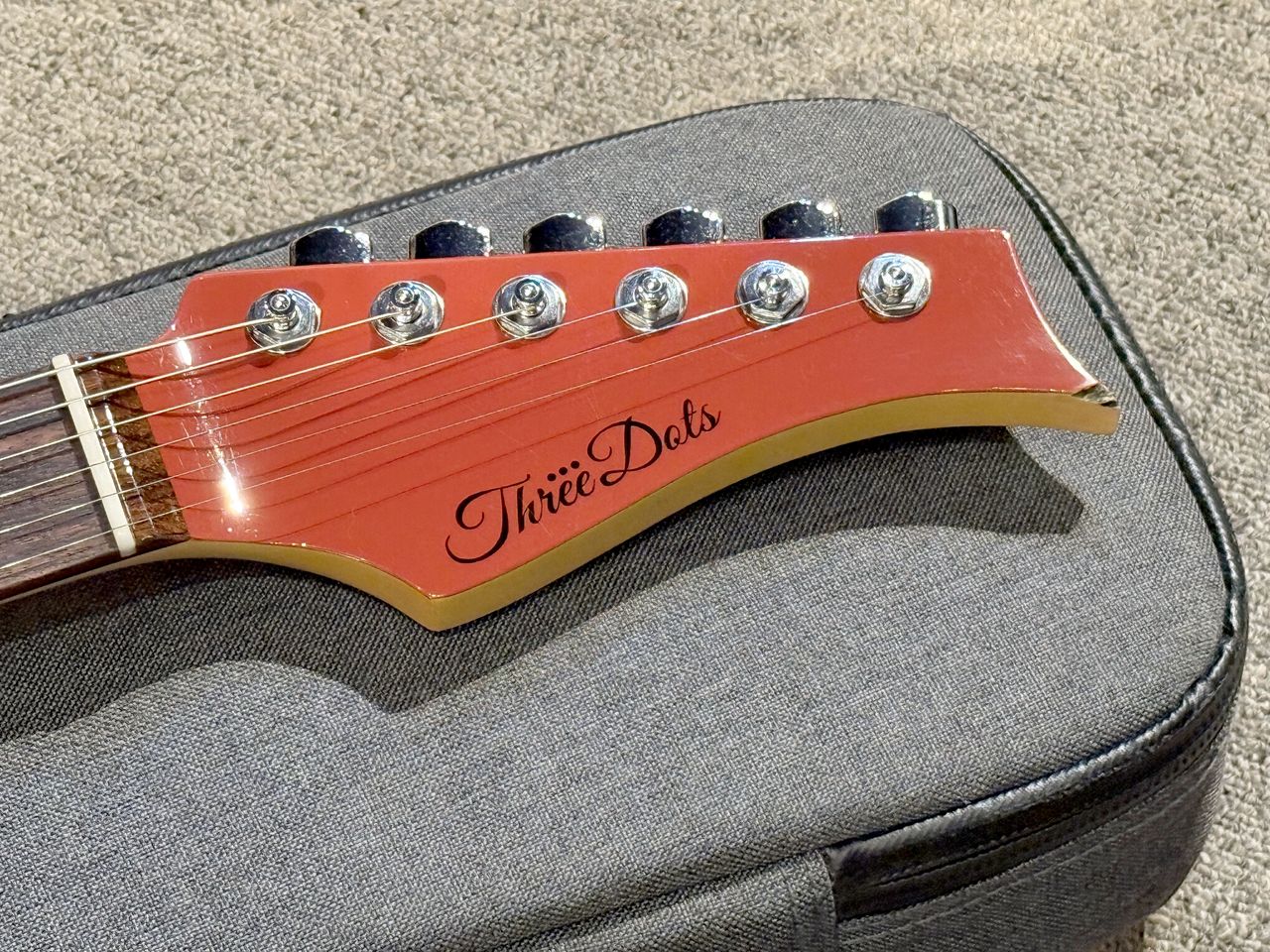 Three Dots Guitars S（中古）【楽器検索デジマート】