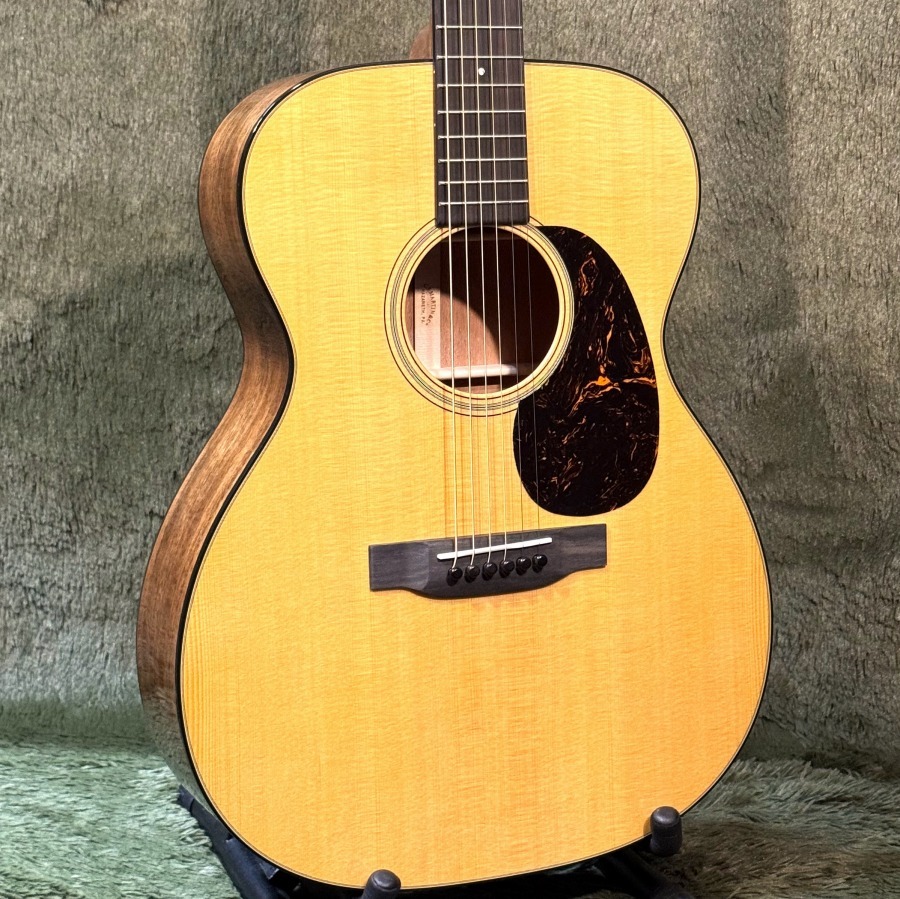 Martin 【当店限定特典付き】000-18 Standard #3011222【すっきりと