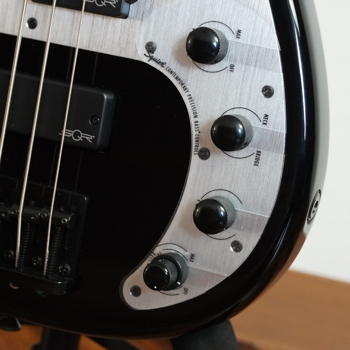 Squier by Fender Contemporary Active Precision Bass PH V Black 5弦