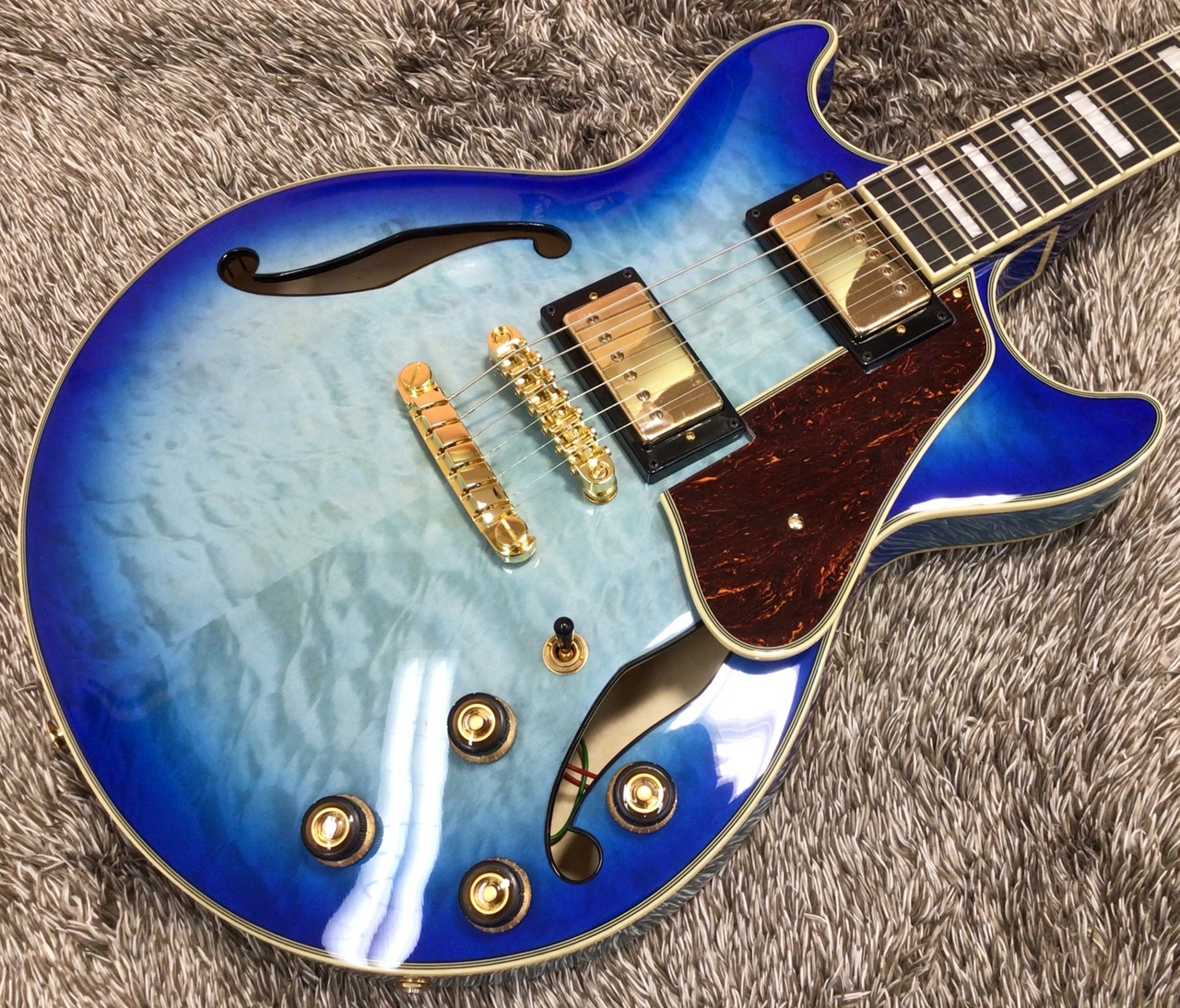 Ibanez AM93QM-JBB　セミアコ Ibanez AM93QM-JBB (Jet Blue Burst) -AM Artcore Expressionist
