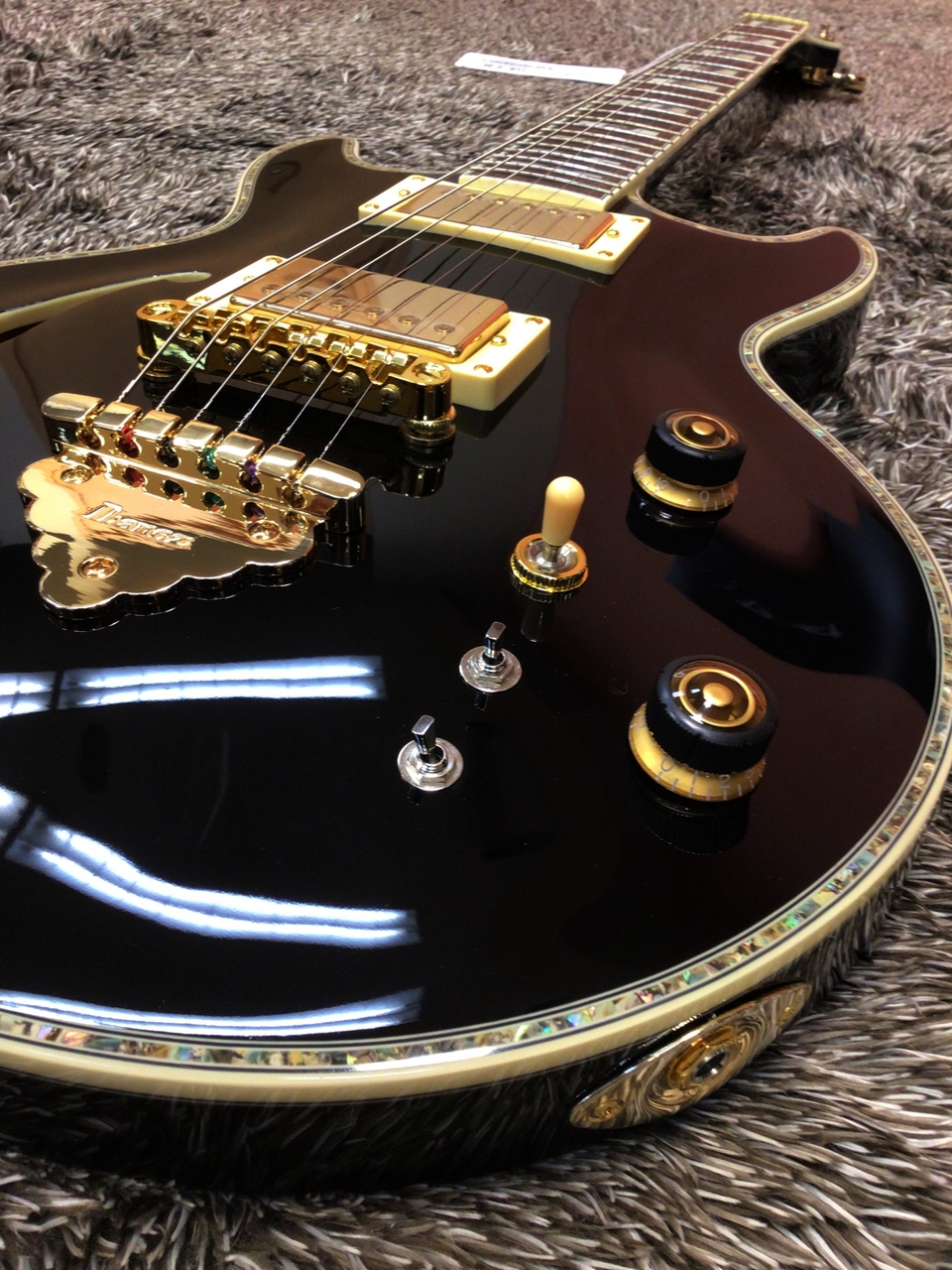 Ibanez AR520H-BK (Black)【軽量!!チェンバードボディ SPOT品】（新品