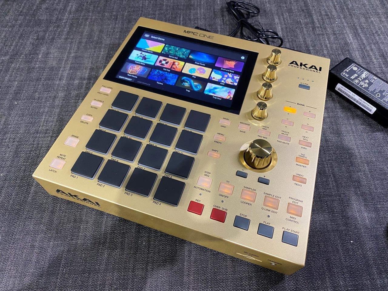 AKAI MPC ONE SPECIAL GOLD EDITION（中古/送料無料）【楽器検索 