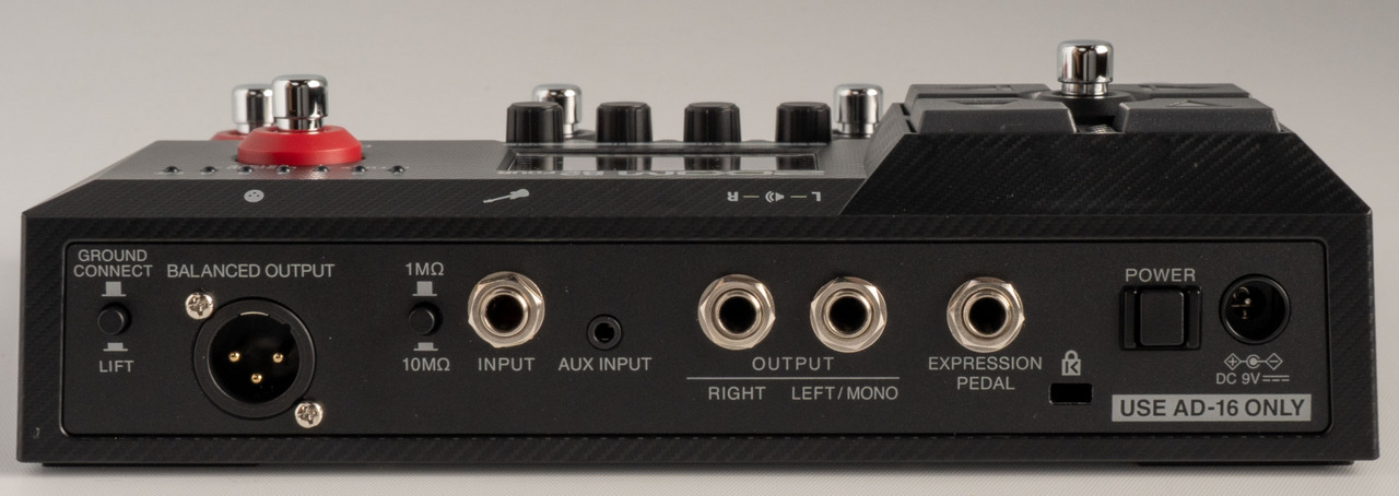 ZOOM B2 FOUR / Bass Effects & Amp Emulator（新品）【楽器検索