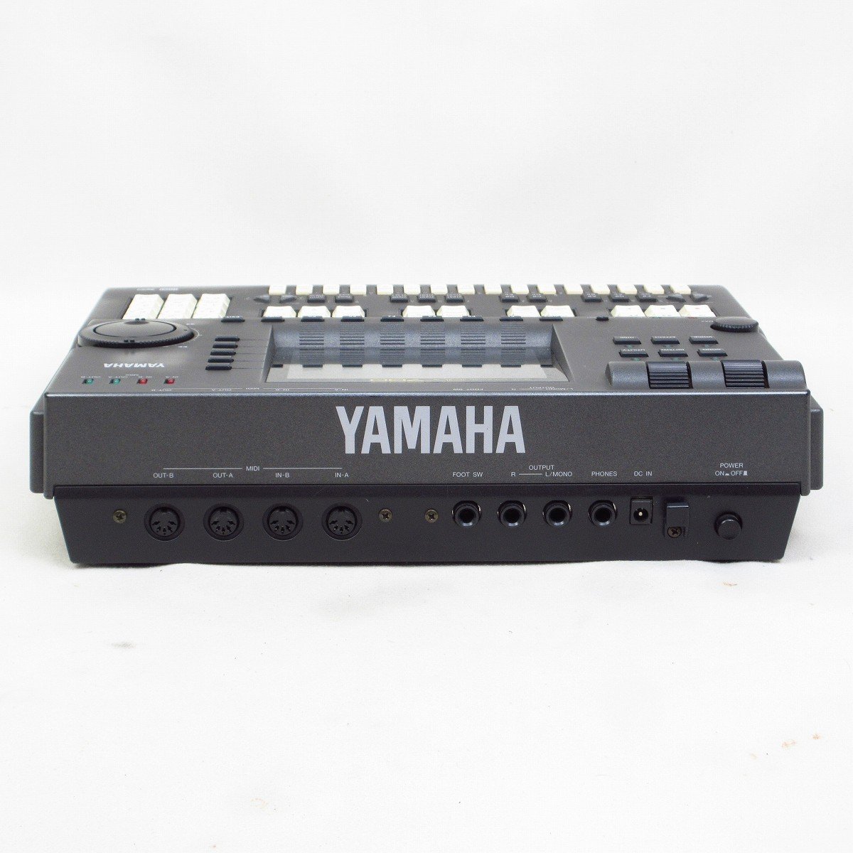 YAMAHA QY700 