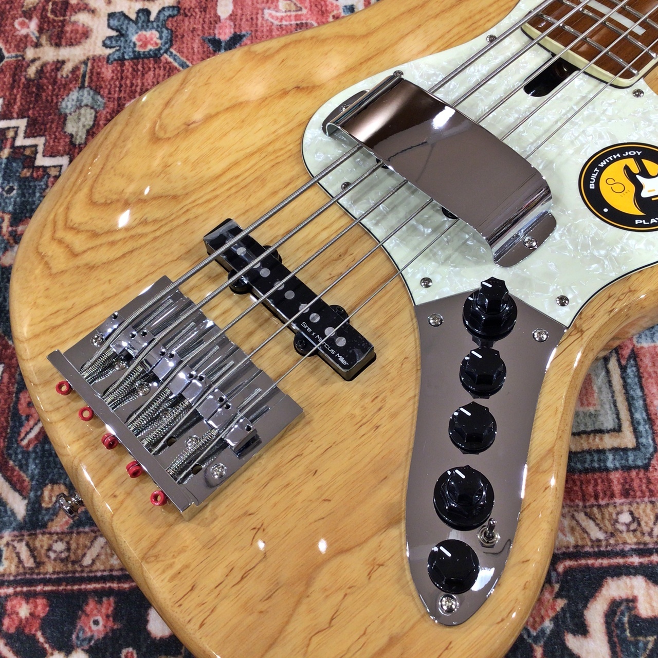 Sire Marcus Miller V8 5st / NT (Natural)【アクティブ5弦ベース