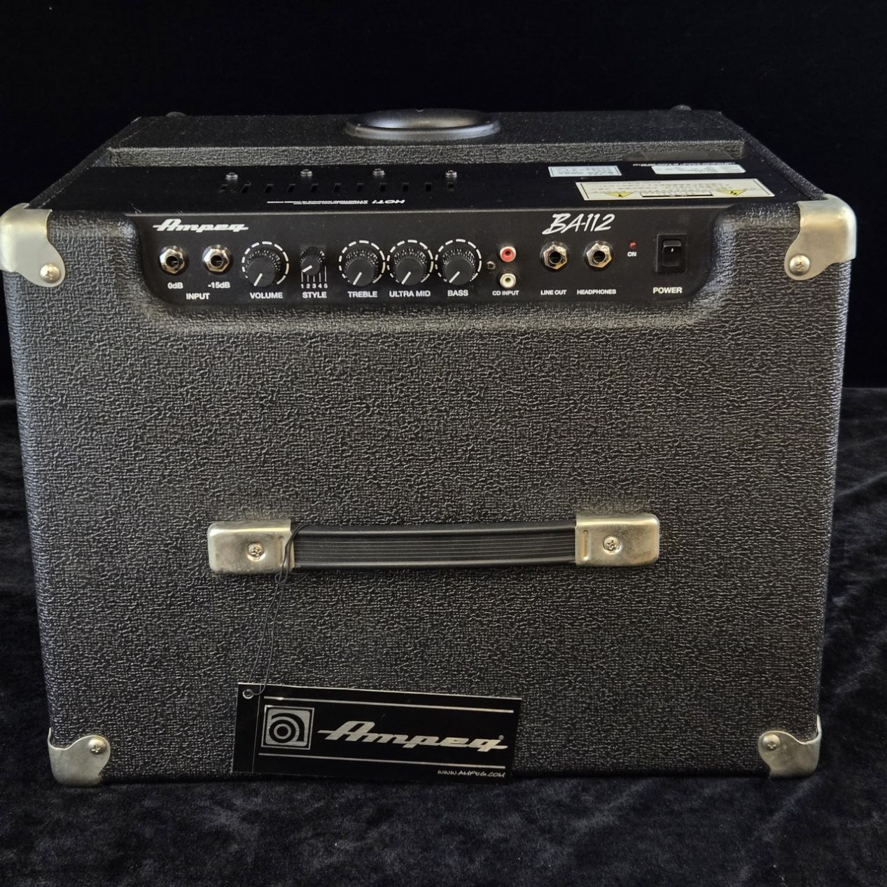 【美品・動作良好】 Ampeg BA-112 ベース用アンプ Ampeg BA-112 - ベース用コンボアンプ【現物画像】（中古/送料無料