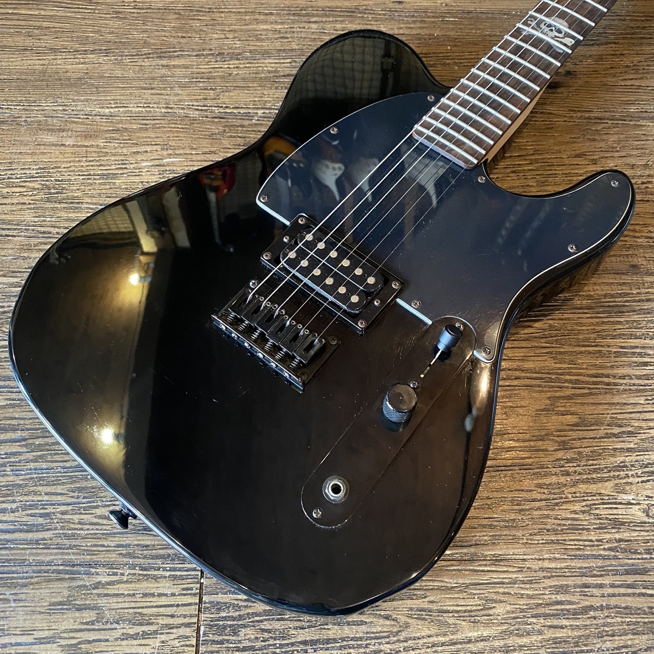 Squier by Fender Avril Lavigne Telecaster Skull & Crossbones 2012