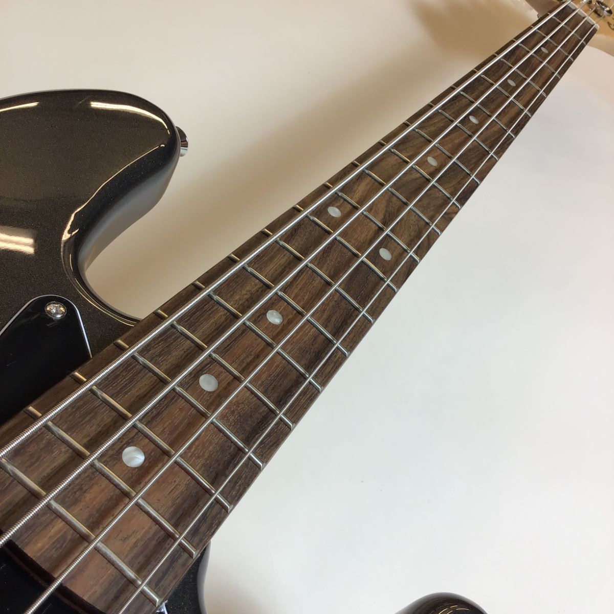 Squier by Fender Affinity Series Jazz Bass Charcoal Frost Metallic