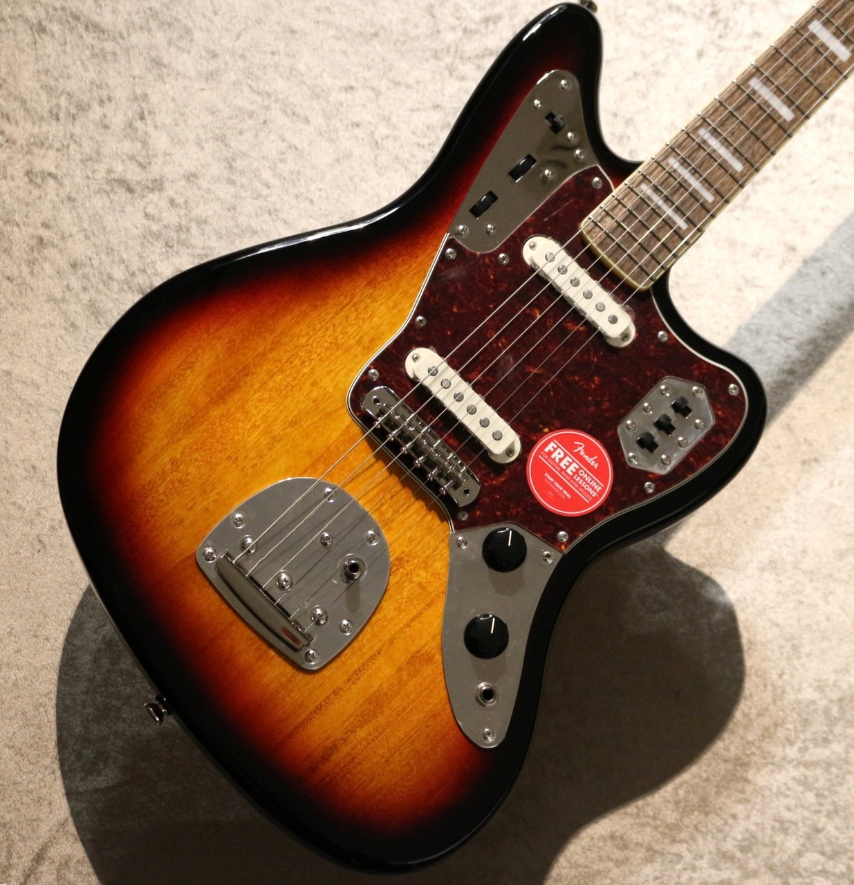 Squier by Fender Classic Vibe '70s Jaguar -3-Color Sunburst Squier by Fender Classic Vibe '70s Jaguar -3-Color Sunburst