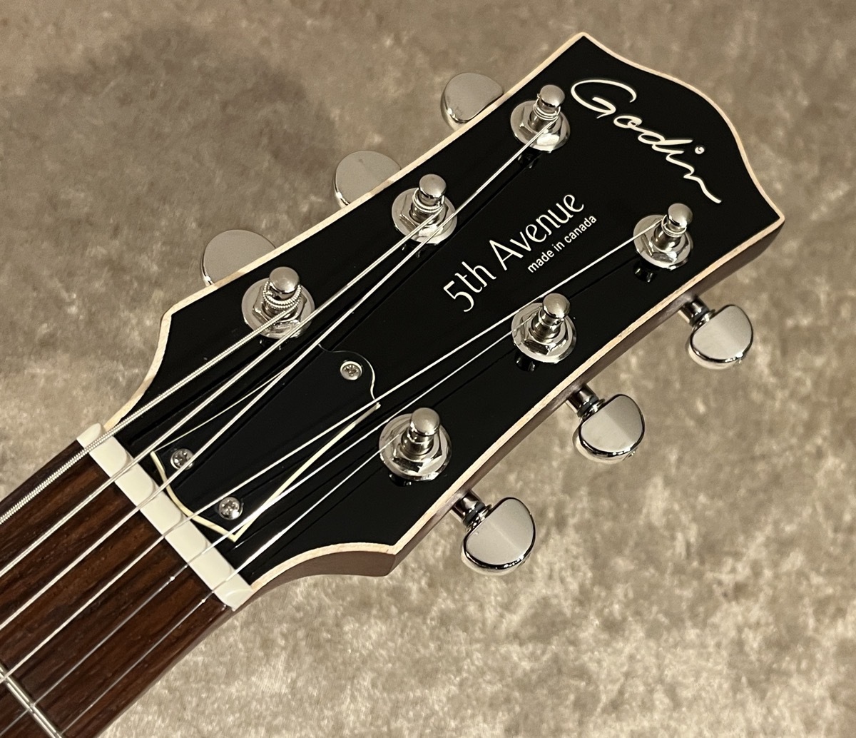 Godin 5th Avenue Kingpin P90 Vintage Burst sn053155000007 [2.30kg