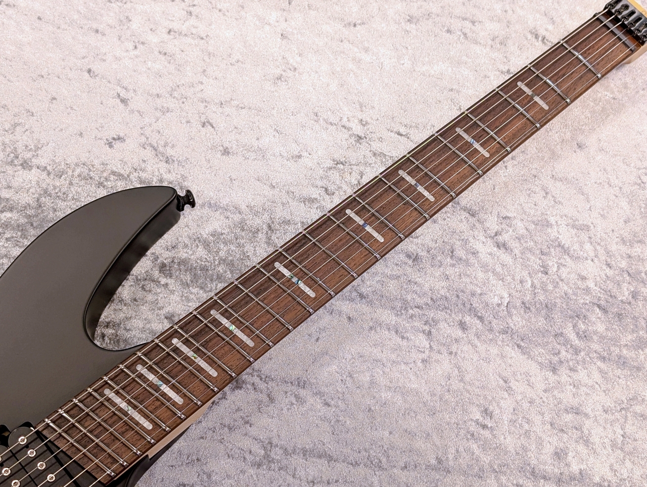 [ほぼ新品]Sire X6 6-String Headless / BK.S Sire X6 6-String Headless / BK.S(Black Satin)【2.56kg】【超軽量