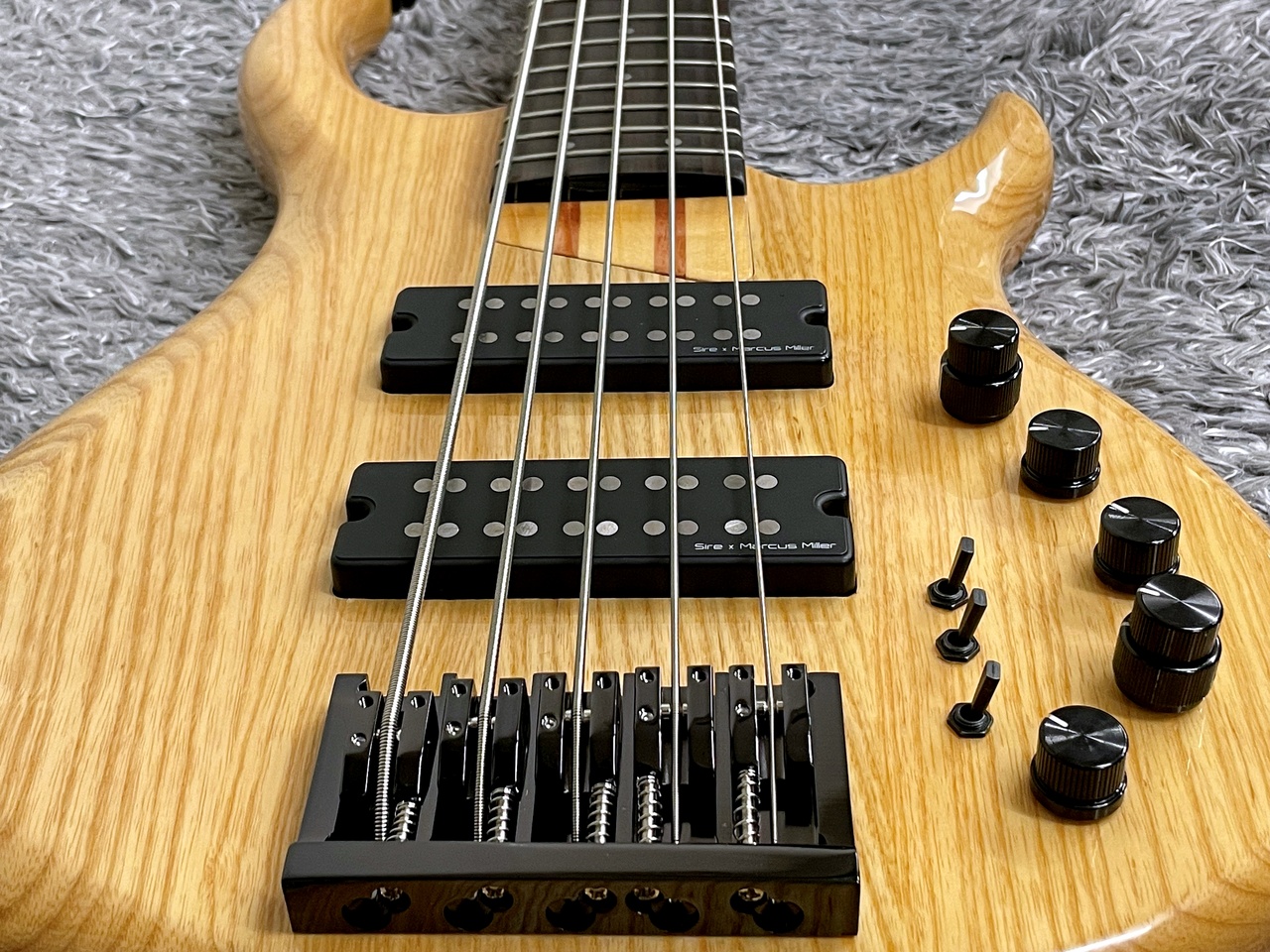 Sire M5 Ash 5st 2nd Generation NT (Natural)【5弦ベース】（新品