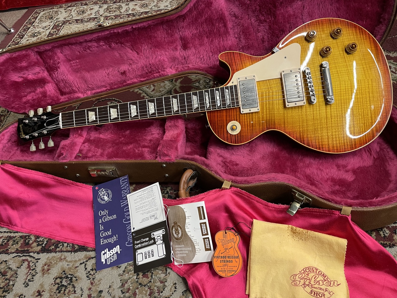 Gibson Gibson Les Paul Custom Shop 1959 reissue から採寸したピックガードのオーダーメイド(穴開け前バージョン)