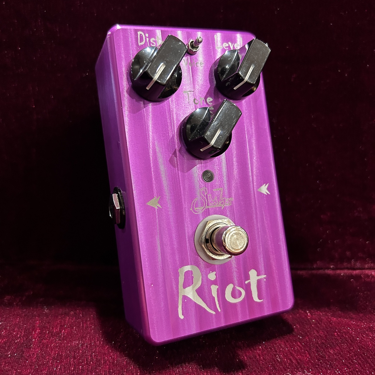 Suhr Riot ハイゲイン ディストーション Suhr Riot レビュー：エッジの効いたタイトな現代的ディストーション