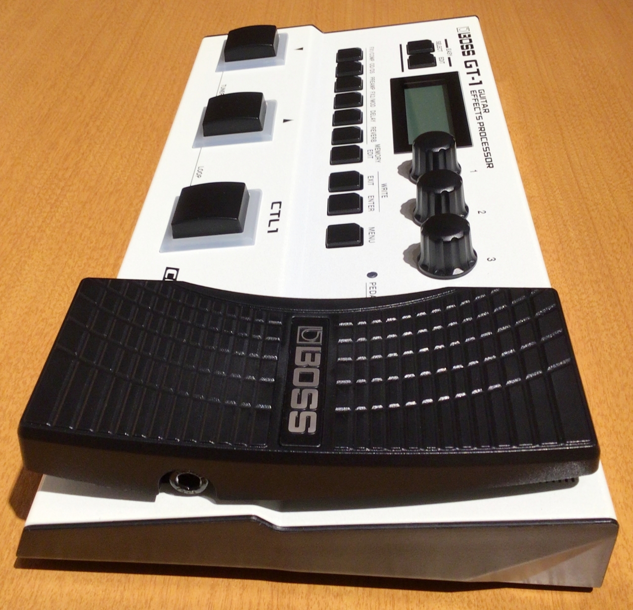 BOSS GT-1-WH 【純正アダプターお付けします!!】（新品）【楽器