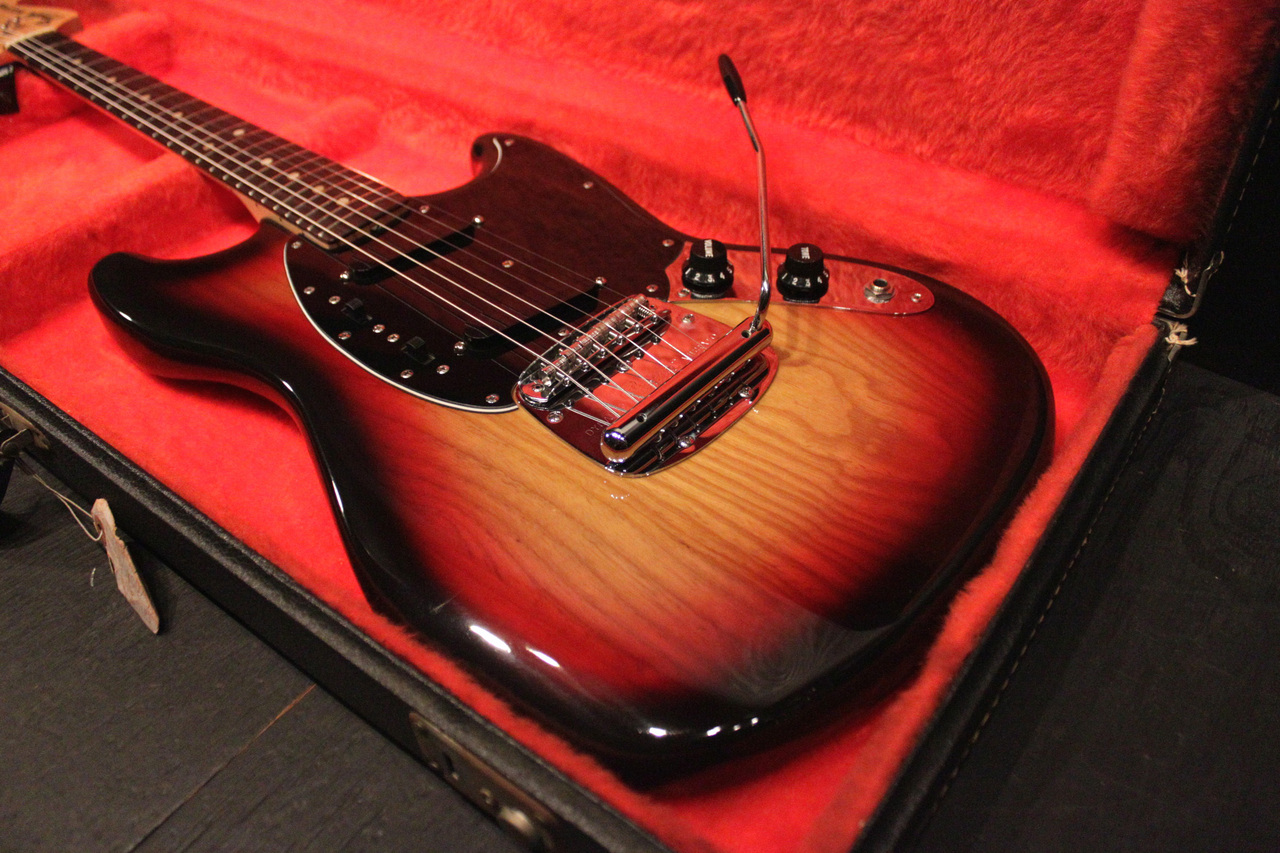 1978年製　Fender Mustang エレキギター 専用ハードケース付き 1978年製 Fender Mustang エレキギター 専用ハードケース付き