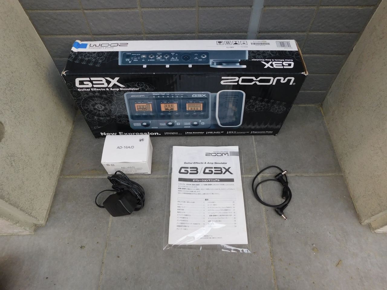 G3X Guitar Effects & Amp Simulator with Expression Pedal | Zoom