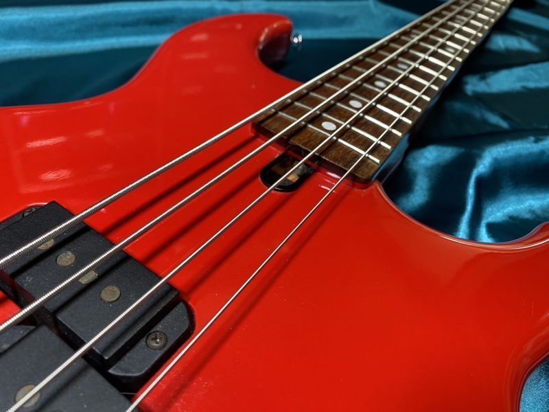 BB Series - Overview - Basses - Guitars, Basses & Amps