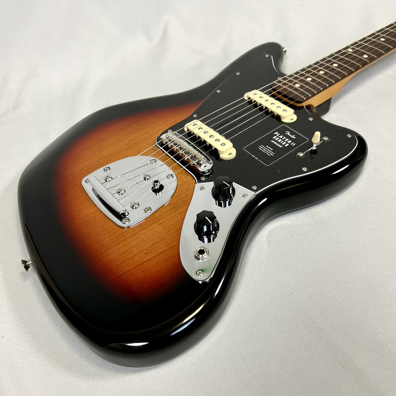Fender Player II Jaguar®, Rosewood Fingerboard, 3 Color Sunburst