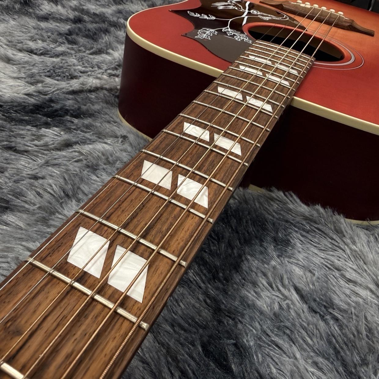 Gibson Hummingbird Special / Satin Vintage Cherry Sunburst