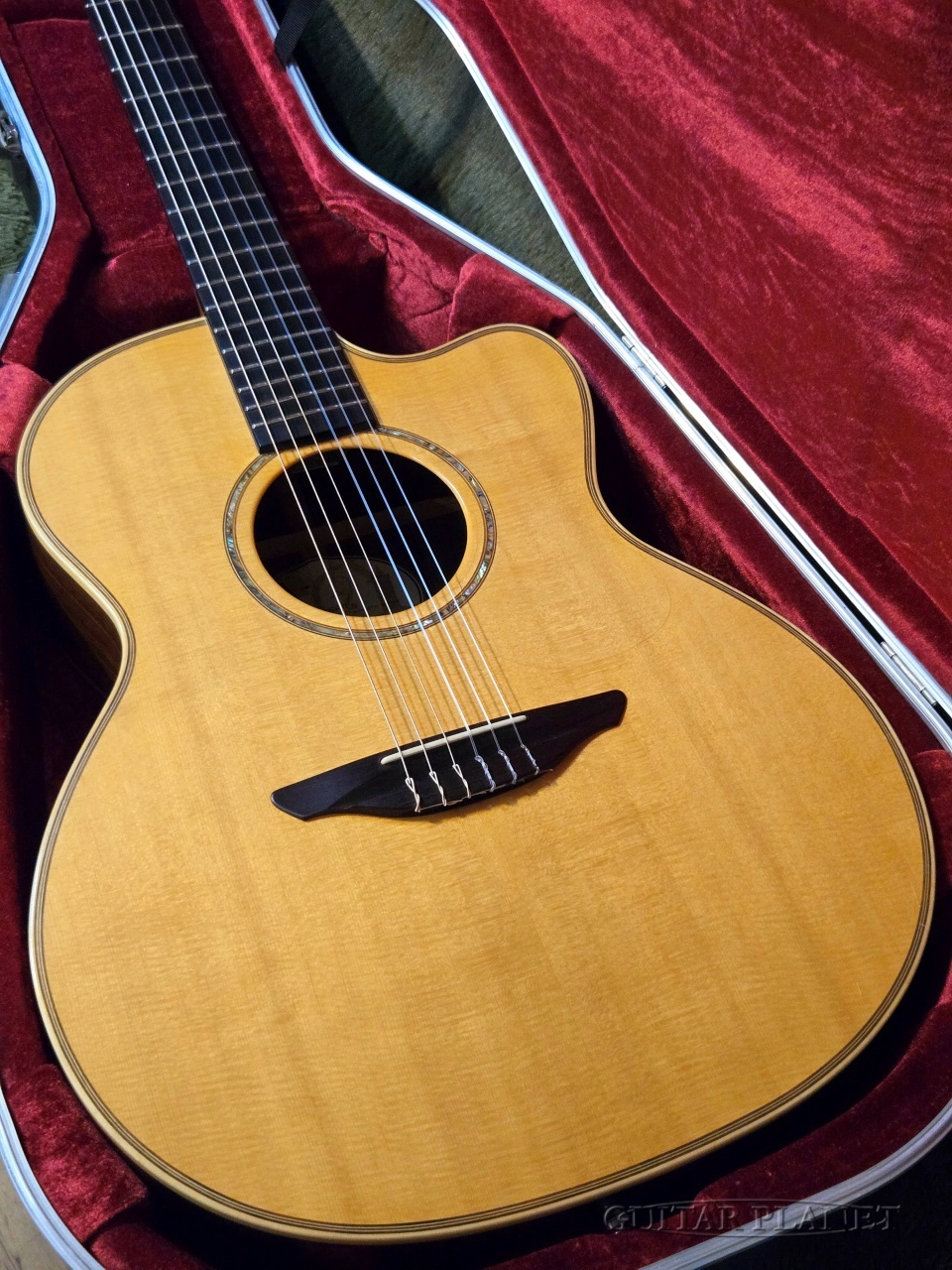 美品 AVALON Guitars PU搭載 エレアコ グラスファイバーケース付 美品 AVALON Guitars PU搭載 エレアコ グラスファイバーケース付
