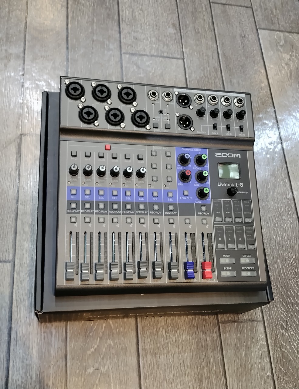 ZOOM LiveTrak L-8（中古）【楽器検索デジマート】