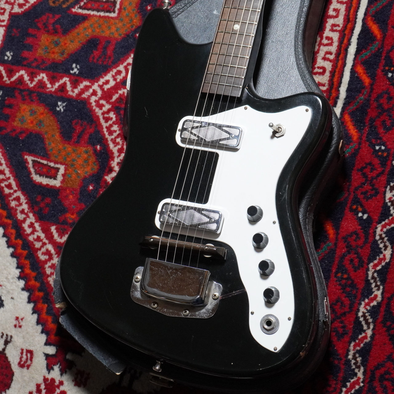 ギター Silvertone 1476 Bobkat BLACK ギター Silvertone 1476 Bobkat BLACK Silvertone 1476 Bobcat