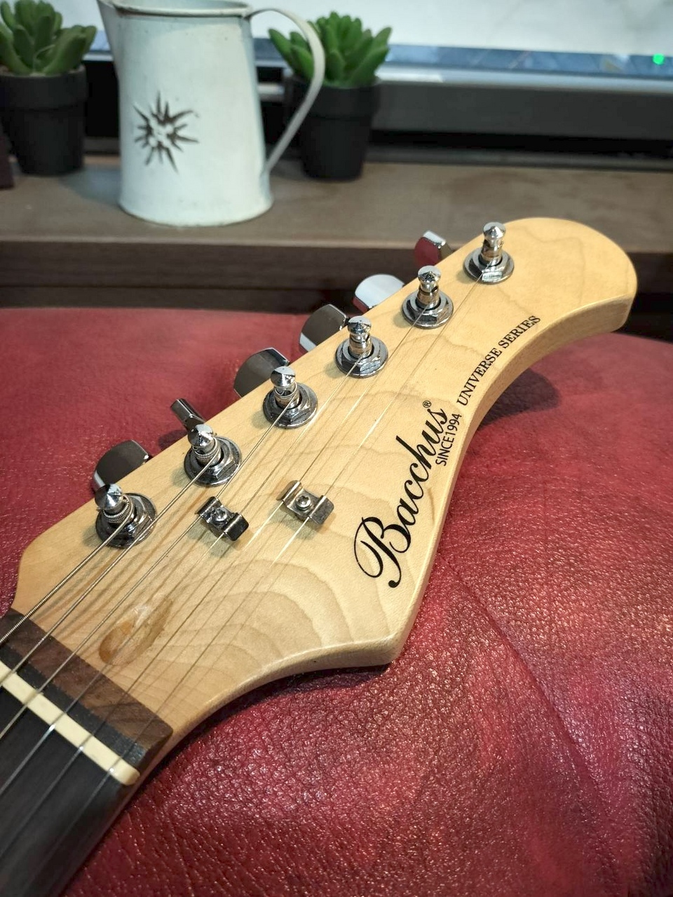 Bacchus BST-1R-CAR Universe Series Electric Guitar, Candy