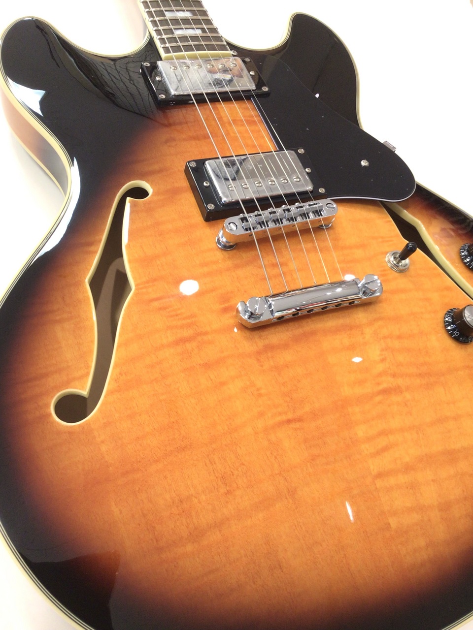 Sire H7 VS (Vintage Sunburst) with Larry Carlton【セミアコ