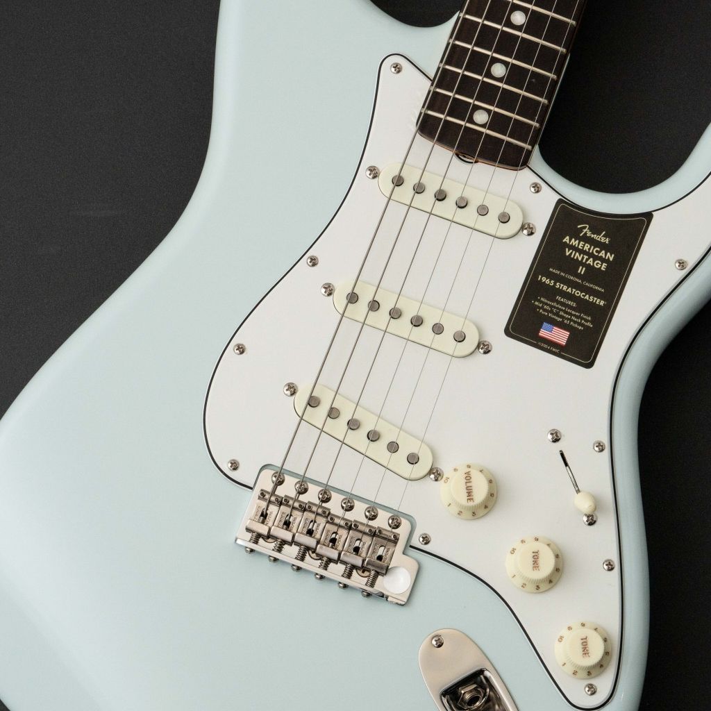 Fender American Vintage II 1965 Stratocaster -Sonic Blue