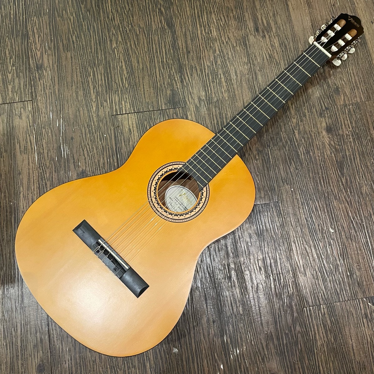 Valencia VC-204 Classical Guitar