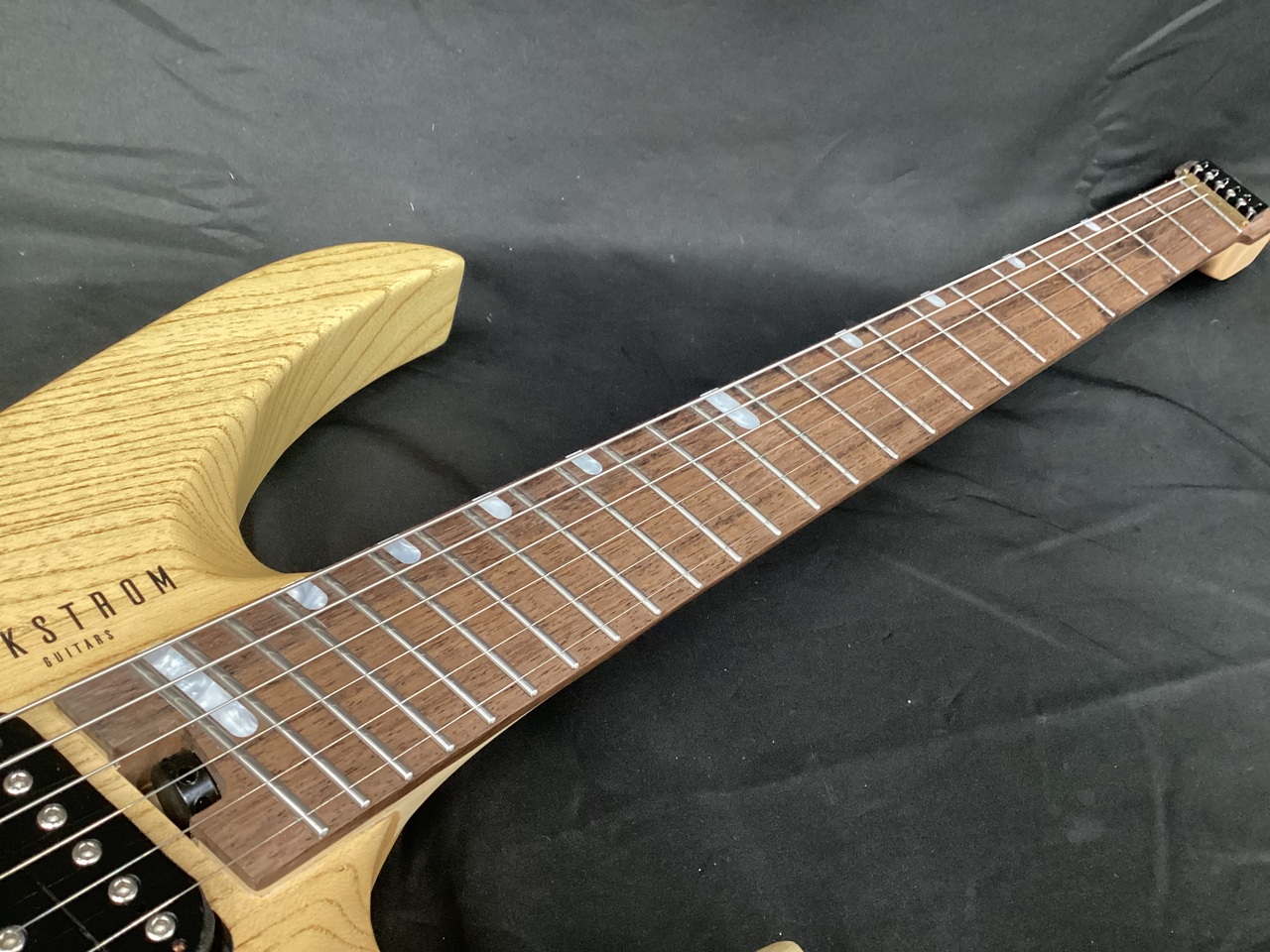 VIKSTROM VSMH260/NTL ( ヴィクストロム ヘッドレスギター マルチ