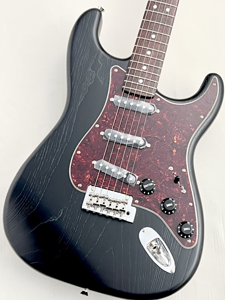 Fender MIJ LTD RAW ASH STRATOCASTER BLACK ≒3.67kg