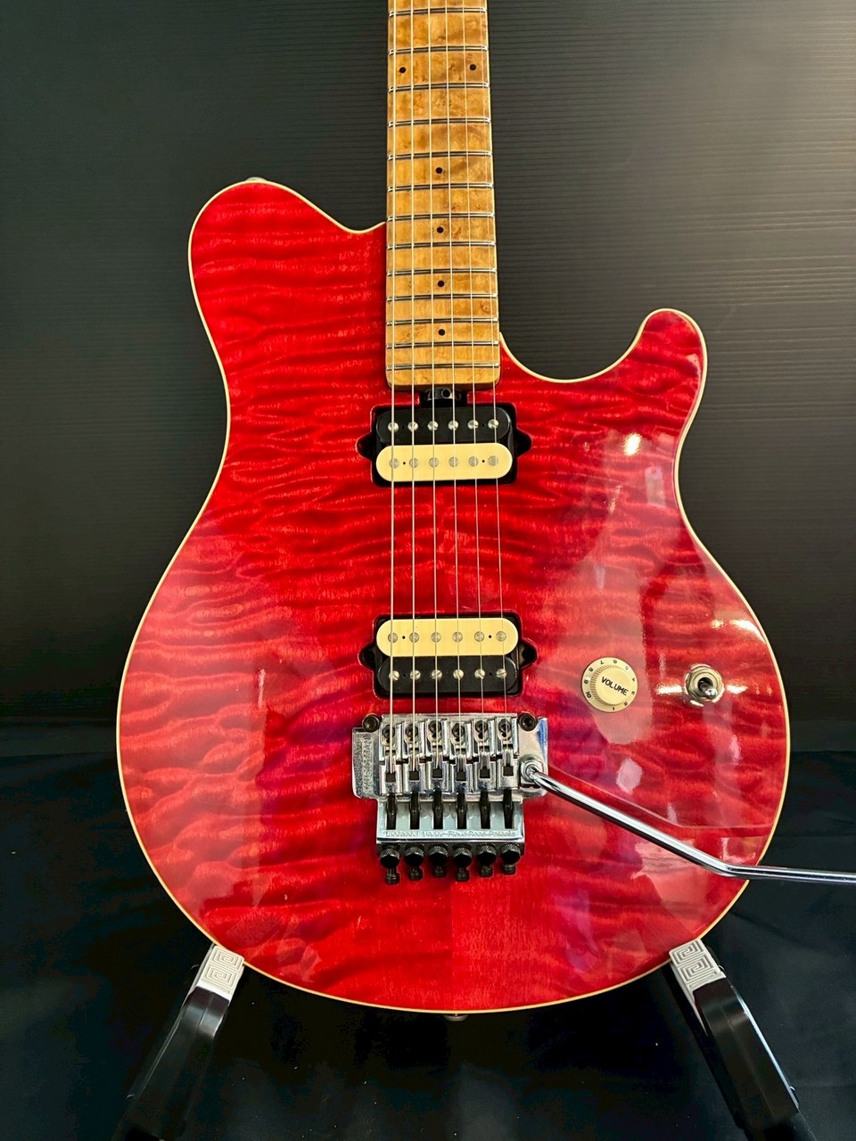 ギター MUSIC MAN AXIS T-RED w/TREM MUSIC MAN AXIS RED TRANS TREM MAPLE（中古）【楽器検索