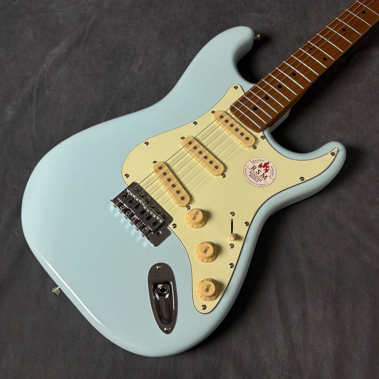 【Bakkus バッカス エレキギター】メイプルネック Bacchus BST-1-RSM/M エレキギター ストラトタイプ ローステッド