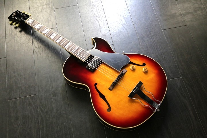 4月購入美品！175タイプ　Archtop Tribute AT105 ケース付 4月購入美品！175タイプ Archtop Tribute AT105 ケース付