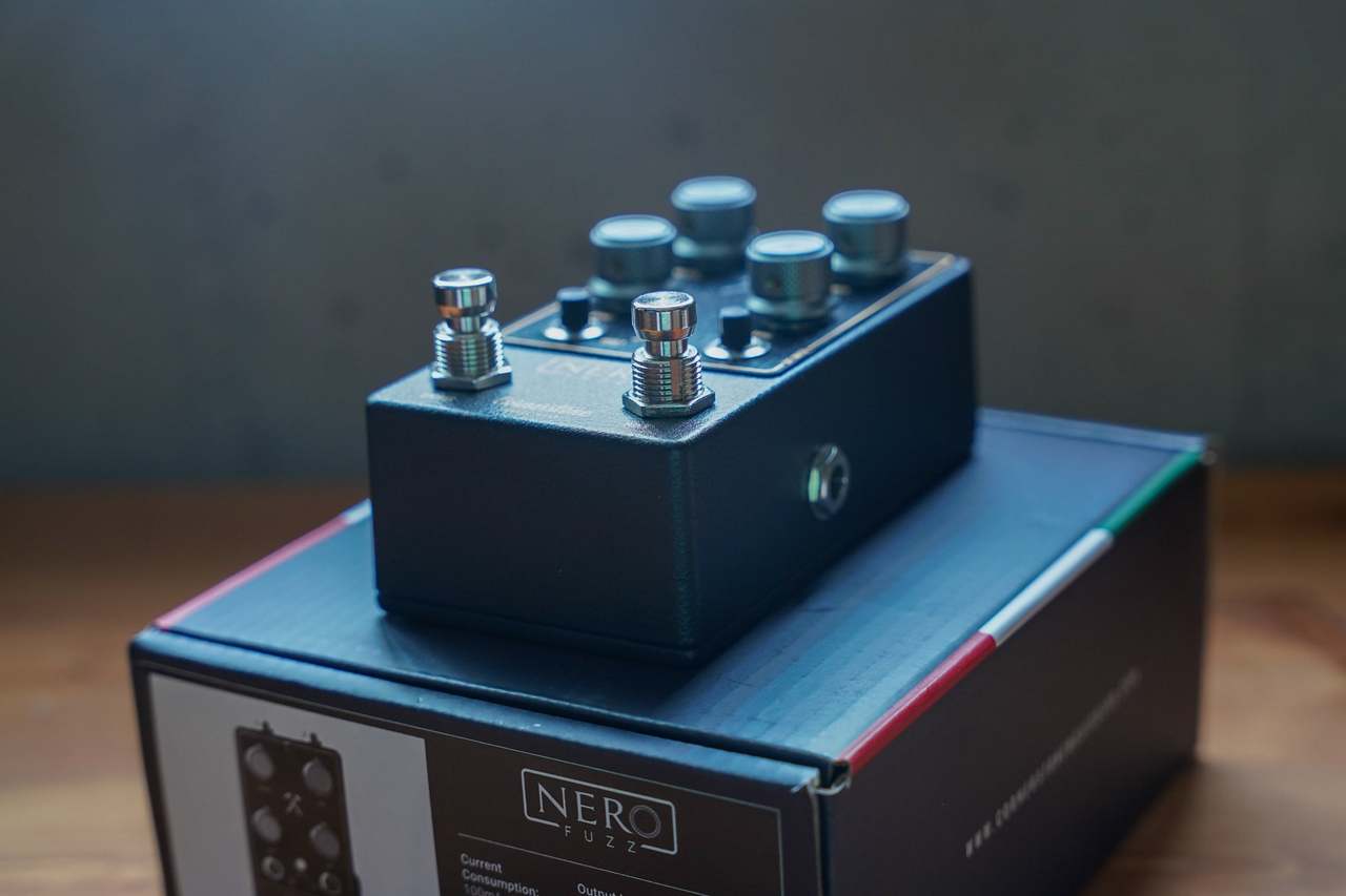 Cornerstone Nero Fuzz（新品）【楽器検索デジマート】