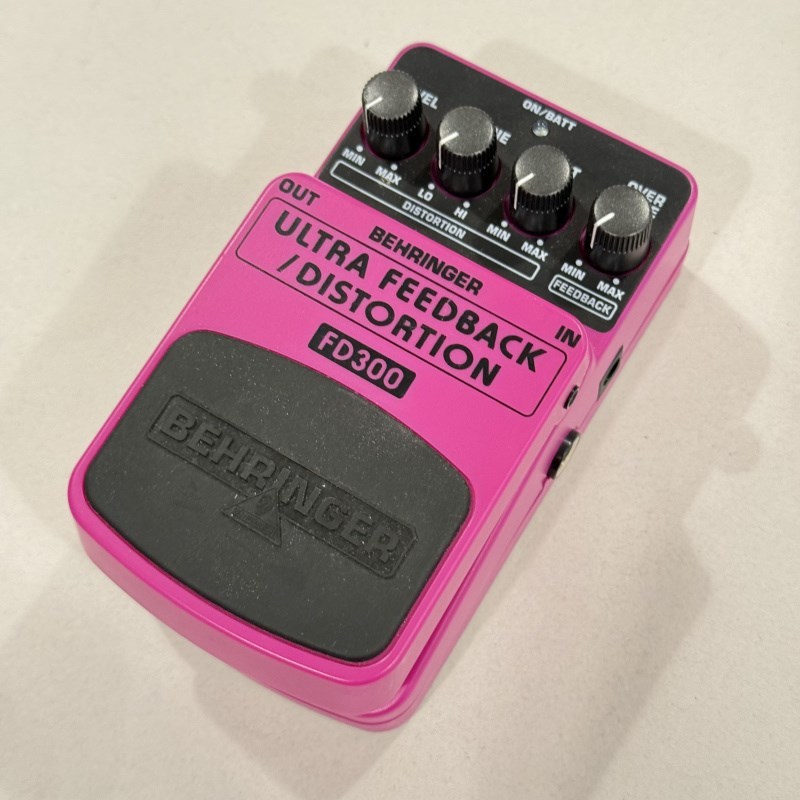 BEHRINGER FD300 ULTRA FEEDBACK / DISTORTION Guitar effects