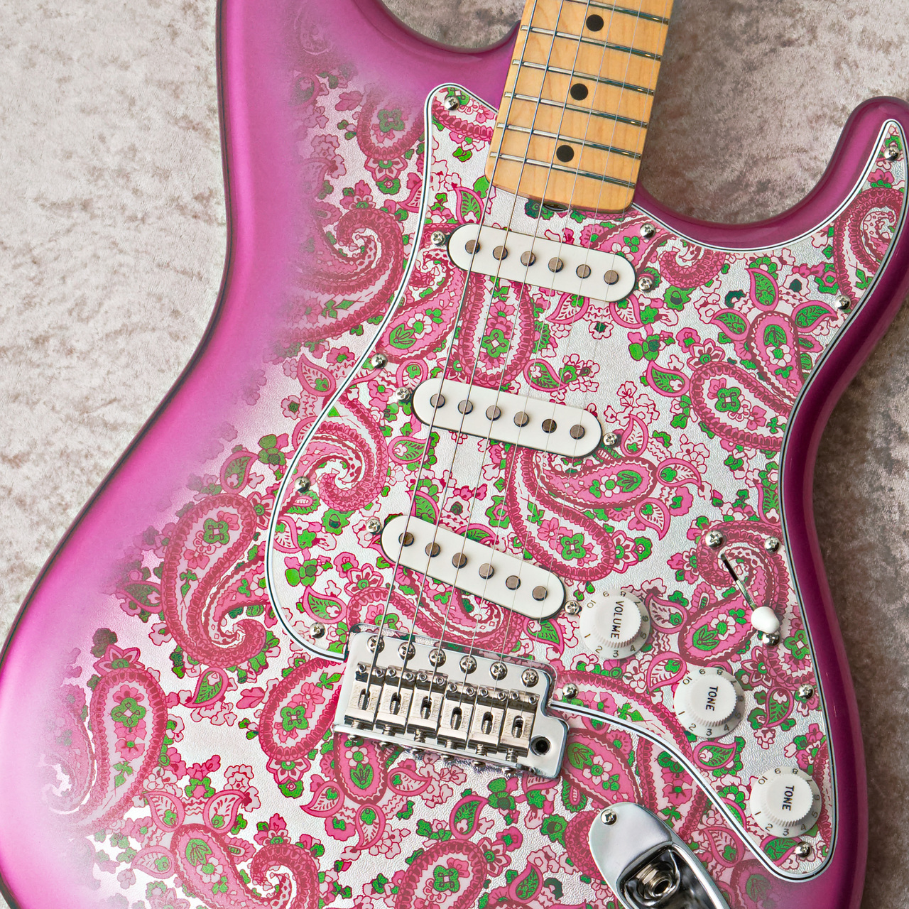 Fender Made in Japan Limited Stratocaster -Pink Paisley