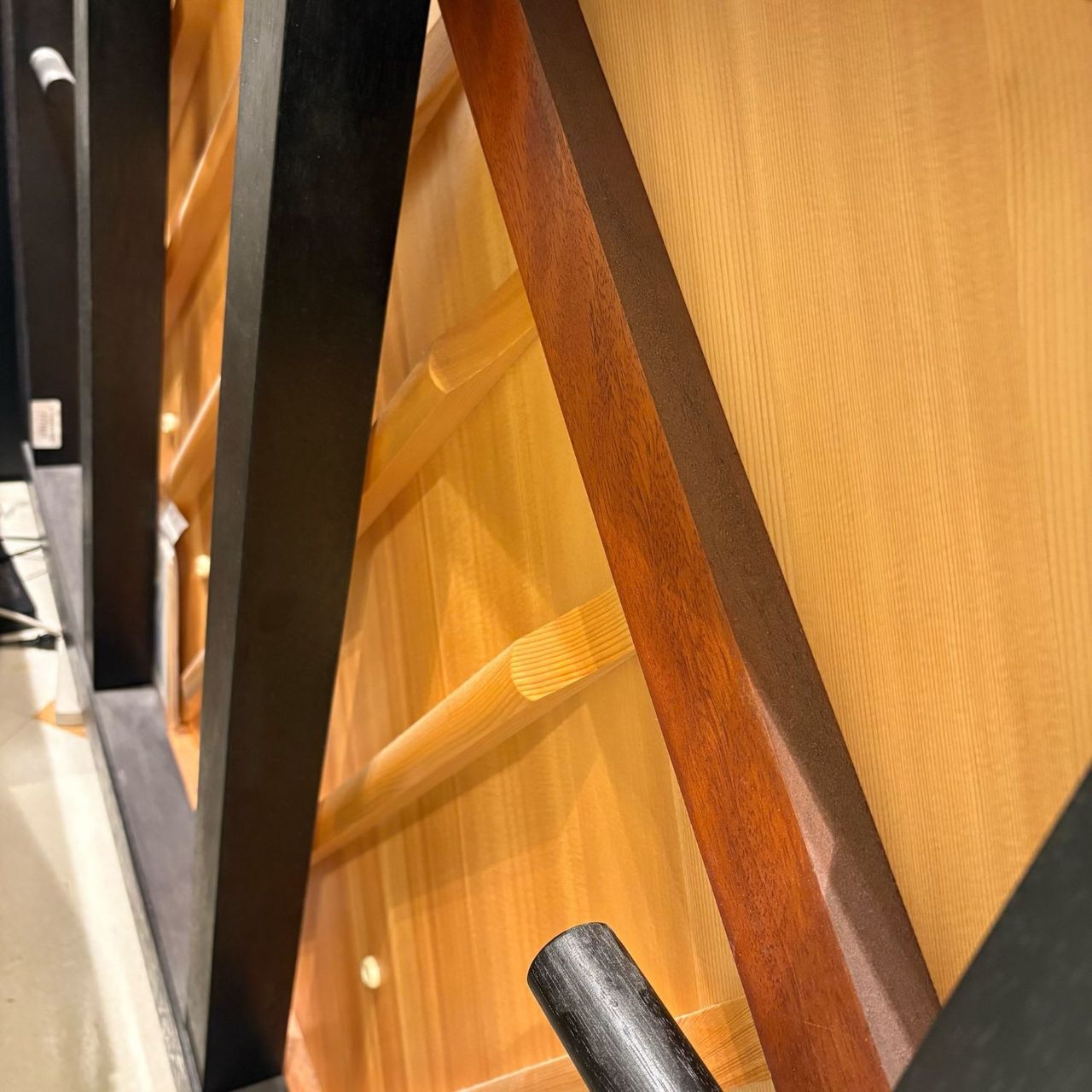 KAWAI K-114SN 【店頭展示品1台限り】マホガニー艶出し塗装仕上げ