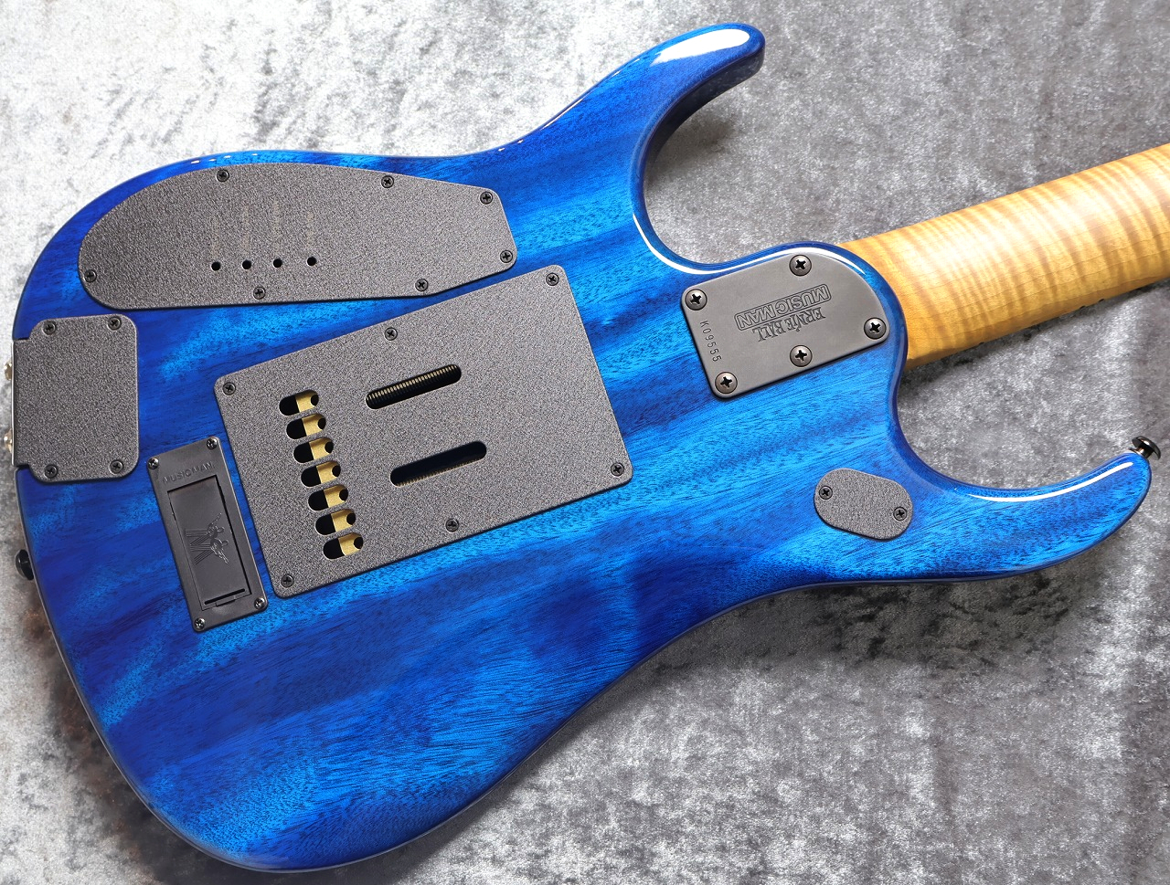 JB用柾目バリトラネック　オーダー James Tyler Japan 版まるでVALLEY ARTS🥰 これはキルトもいい感じじゃ