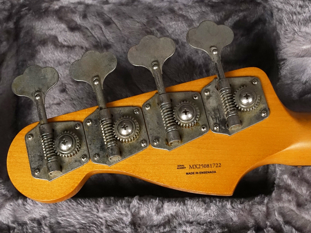 Fender Limited Edition Vintera II Road Worn '60s Precision Bass